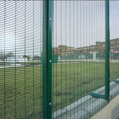 358 4.0 मिमी विरोधी चढ़ाई सुरक्षा बाड़ ग्रीन ग्रे पीवीसी चित्रित जस्ती