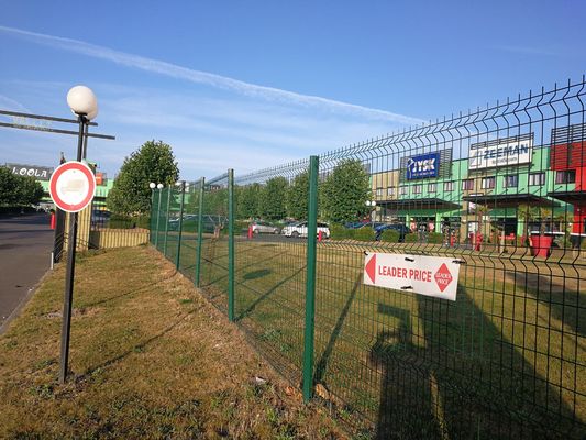 3d V घुमावदार घुमावदार उद्यान फार्म वेल्डेड वायर मेष पैनल बाड़ धातु पीवीसी लेपित