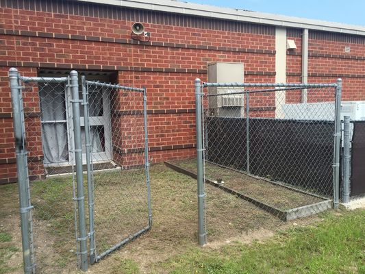 100 फीट 8 फीट 6 फीट काली चेन लिंक बाड़ जस्ती हीरा तार जाल पीवीसी लेपित