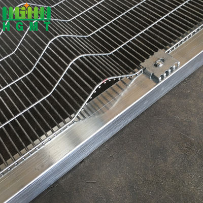 ग्रीन पाउडर लेपित धातु वेल्डेड जाल 358 विरोधी चढ़ाई बाड़ घर सुरक्षा के लिए