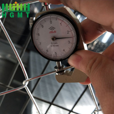 उद्यान गोपनीयता उत्कृष्ट गुणवत्ता गर्म डुबोया जस्ती 3.0 मिमी चक्रवात तार श्रृंखला लिंक बाड़ रोल