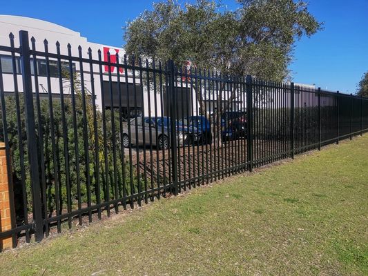 कारखाने की आपूर्ति 5FT काले लोहे के बुना बाड़ आसान इकट्ठा 3 रेल स्विमिंग पूल के लिए ट्यूबलर बाड़ पैनल