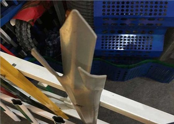 डब्ल्यू पीले पाउडर कोटिंग कलर्स 1.5 मिमी स्टील पालिसाड फेंसिंग विथ एच टाइप पोस्ट