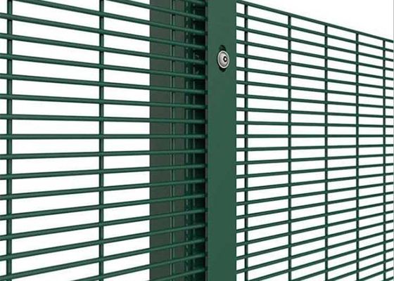 रेलवे स्टेशन 690एन/एम2 कांटेदार तार जाल बाड़ 2200 मिमी ऊंचाई