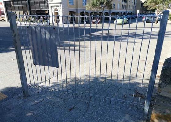 बीआरसी 5 मिमी रोल टॉप वेल्ड मेष बाड़ लगाना गर्म डुबकी जस्ती