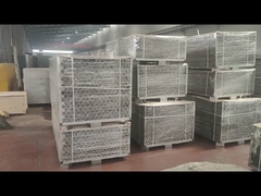 हॉट डिप गैल्वनाइज्ड गोल पोस्टों को पैक किया जा रहा है