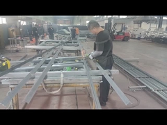 फ़्रेम ट्यूब को वेल्ड किया जा रहा है