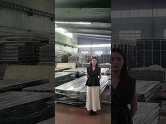 रेलवे स्टेशन कंटीले तारों की जाली वाली बाड़